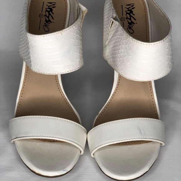 White open toe heels - Picture 1 of 6